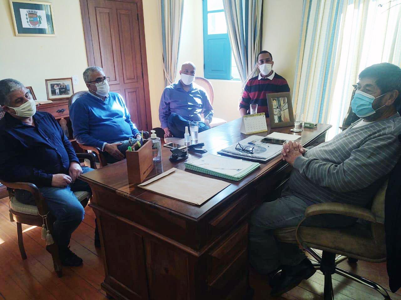 Tutuca recebe visita do deputado federal Christino Áureo
