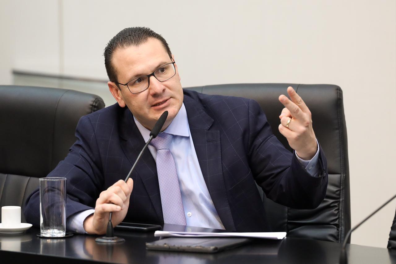 DEPUTADO PAULISTA RAFA ZIMBALDI PROPÕE QUE TODAS ESCOLAS DE SÃO PAULO TENHAM ‘BOTÃO DO PÂNICO’