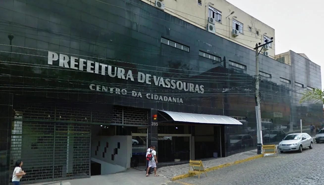 VEREADORES DENUNCIAM PUBLICAMENTE A GRAVE CRISE FINANCEIRA NA PREFEITURA  DE VASSOURAS