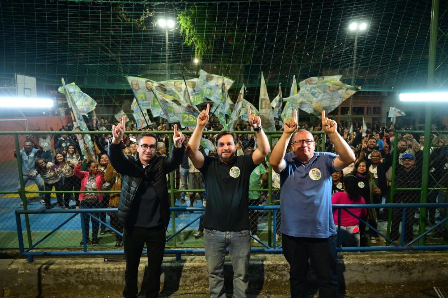 PINHEIRAL EM CAMPANHA: CANDIDATO A PREFEITO LUCIANO MUNIZ REALIZA SEU PRIMEIRO COMÍCIO EM PINHEIRAL