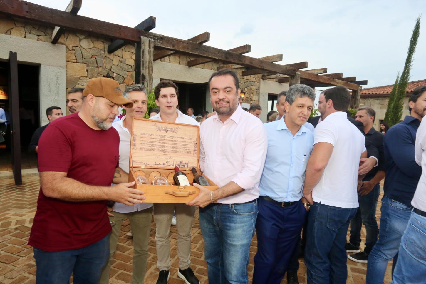 AREAL: CASTRO LANÇA LABORATÓRIO DE CULTIVO DE UVAS E PRODUÇÃO DE VINHOS ALÉM DE OUTROS INVESTIMENTOS