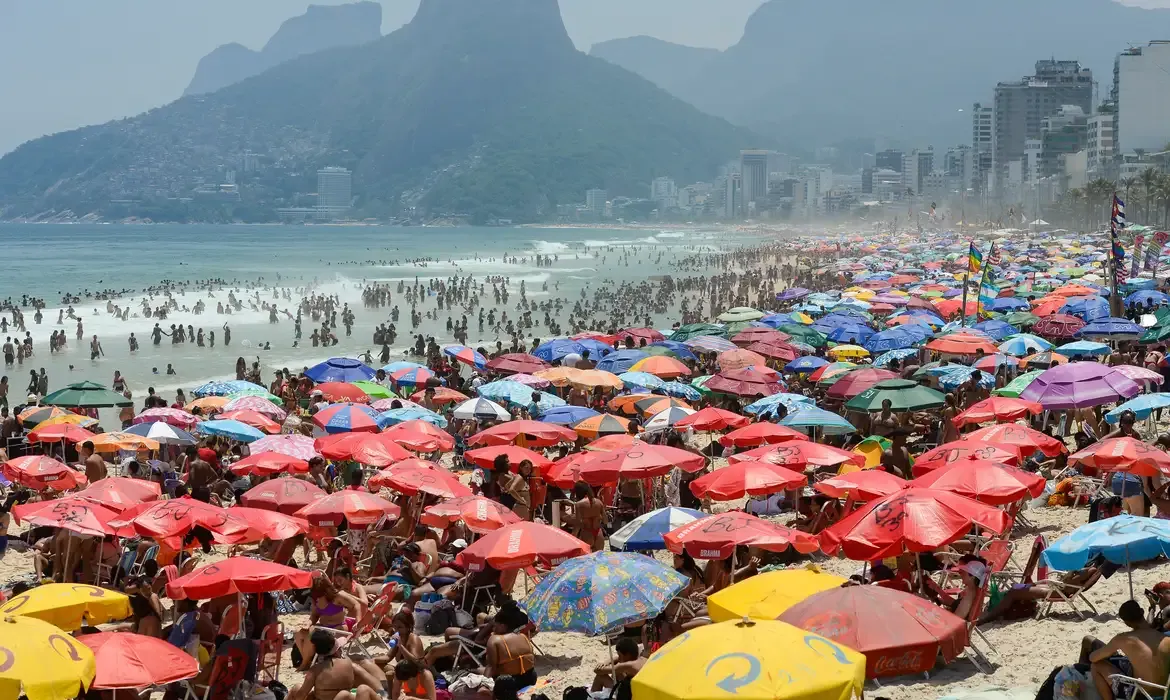 QUASE 127 MIL TURISTAS ESTADUNIDENSES DEIXARAM NO RIO DE JANEIRO MAIS DE R$ 1 BILHÃO APENAS NO PRIMEIRO SEMESTRE DE 2025
