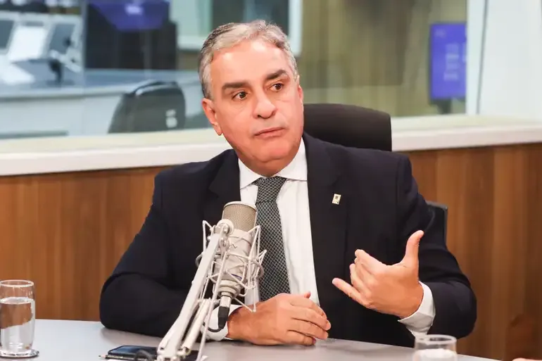 SECRETÁRIO DO GOVERNO FEDERAL ANDRÉ CECILIANO BUSCA SOLUÇÕES PARA AGRICULTORES DO NORTE E NOROESTE FLUMINENSES DURANTE A SECA
