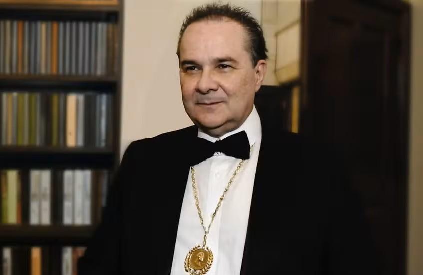 Dr. Francisco Sampaio