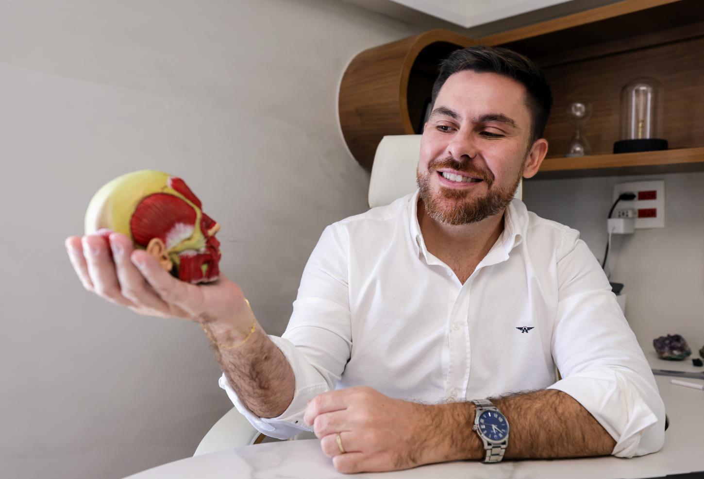 Livro sobre Harmonização Facial