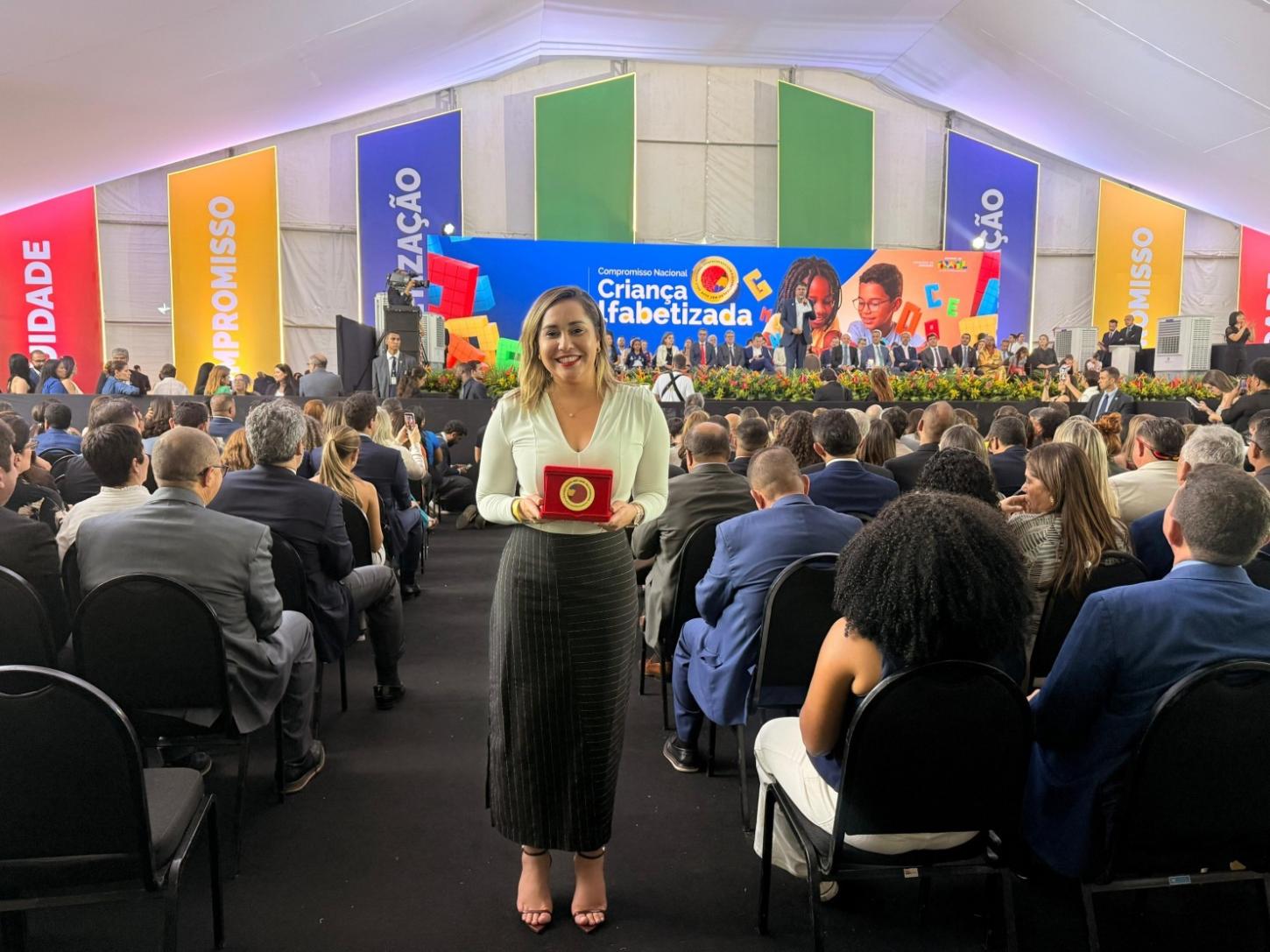 Araruama conquista Selo Ouro de Alfabetização e se destaca no cenário nacional da educação