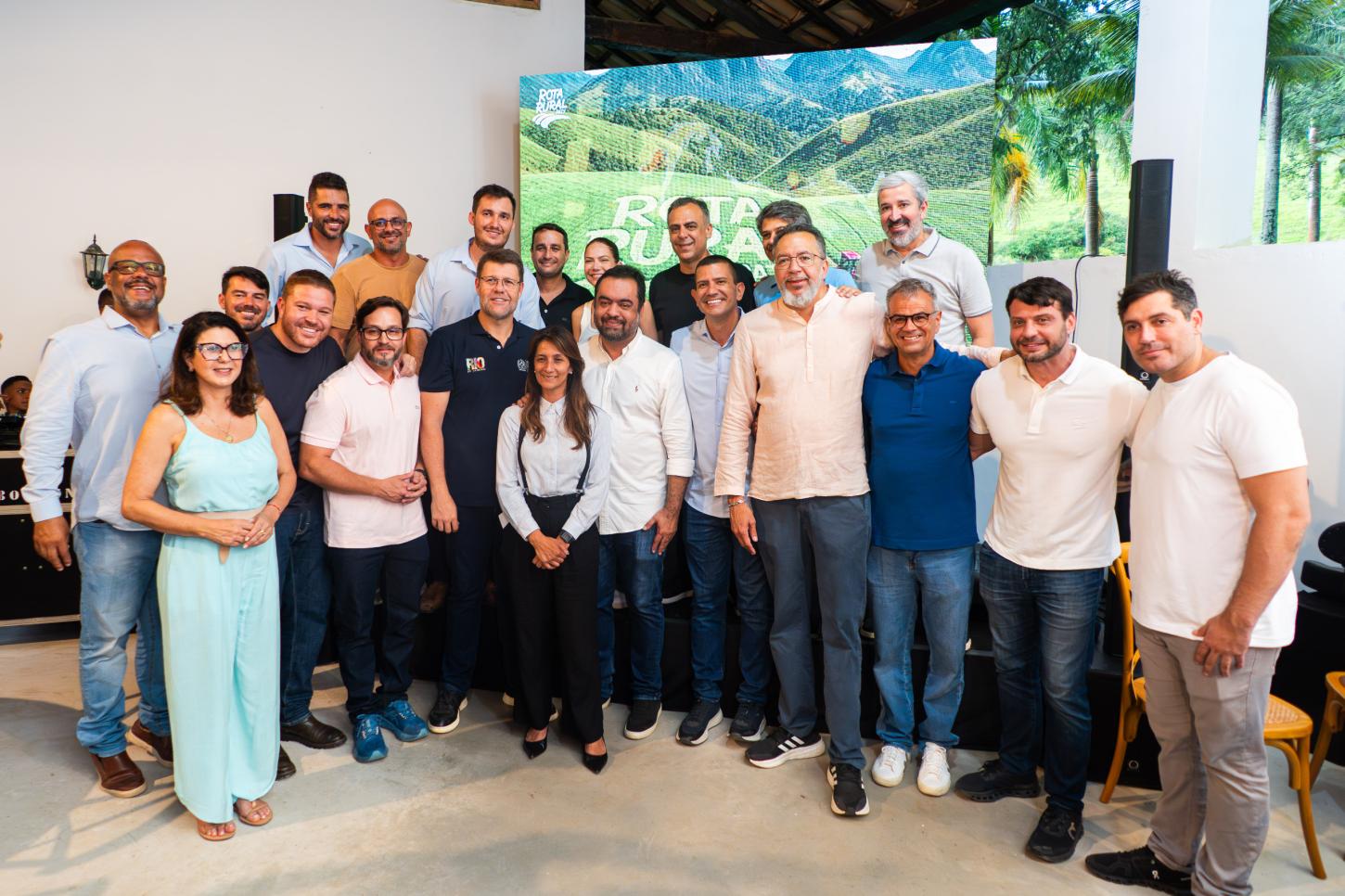 Cláudio Castro, Douglas Ruas e outros secretários participam de um almoço em Ipiabas. 
