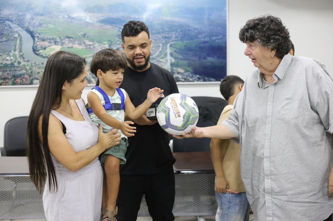 Prefeitura de Volta Redonda garante bomba de  insulina para o pequeno Matteo  de dois anos