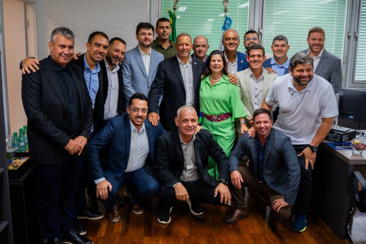 Presidente Guilherme Delaroli recebe na Alerj prefeitos e lideranças do Noroeste Fluminense