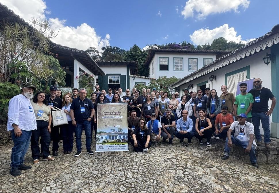 Evento “Mãos nos Grãos” realizado na fazenda Florença em Conservatória marcou o dia mundial do café. 