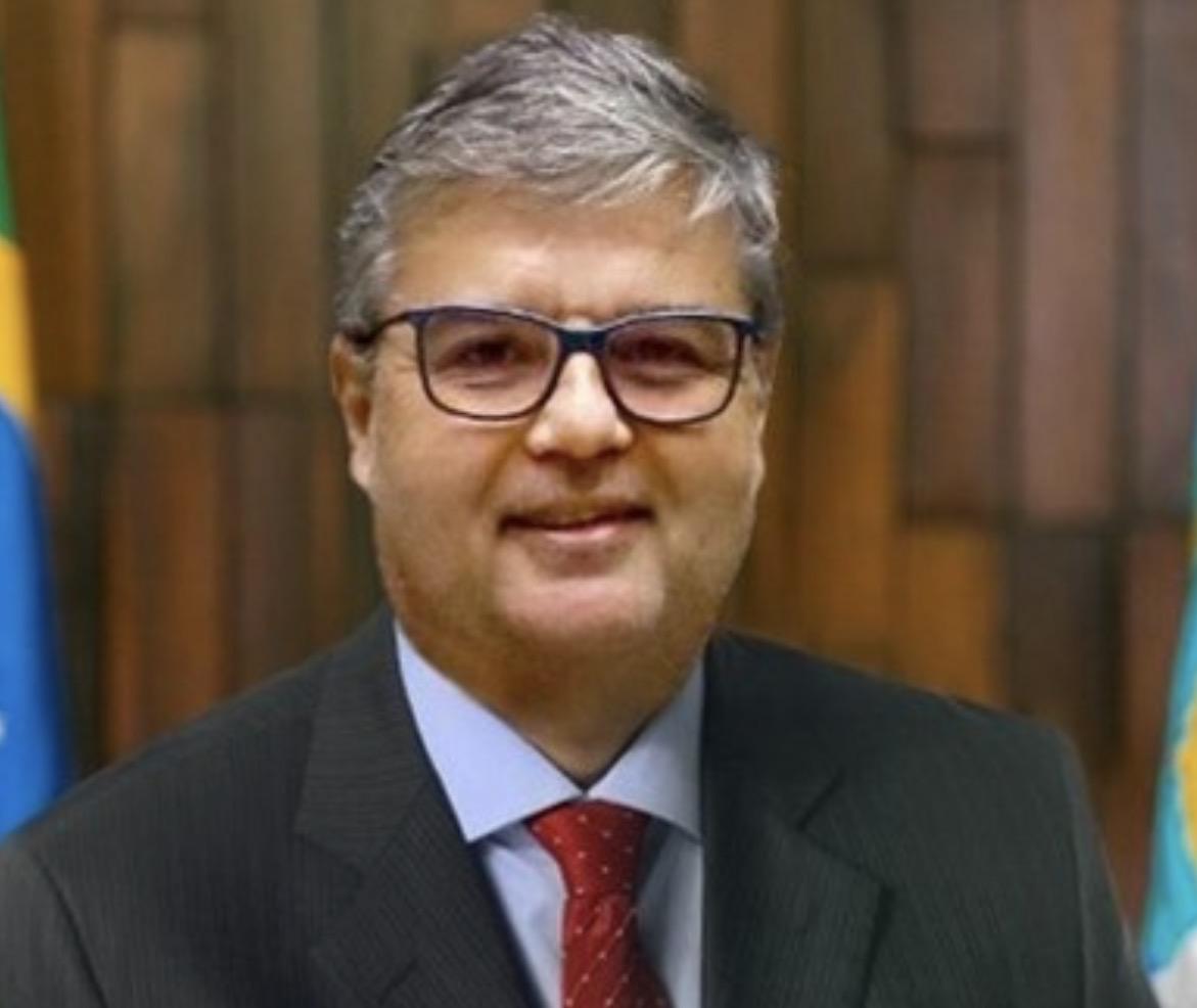 André Corrêa que deixa a Presidência