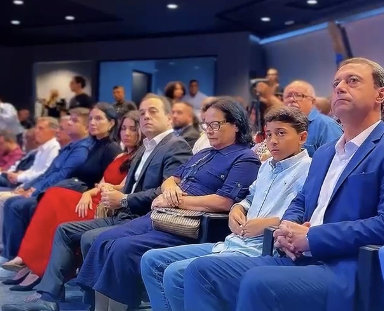 Lançamento Pré-campanha André Português