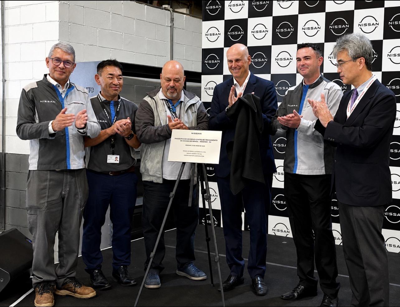 Direção da Nissan e prefeito Tande Vieira inauguram novo centro de qualidade da fábrica em Resende