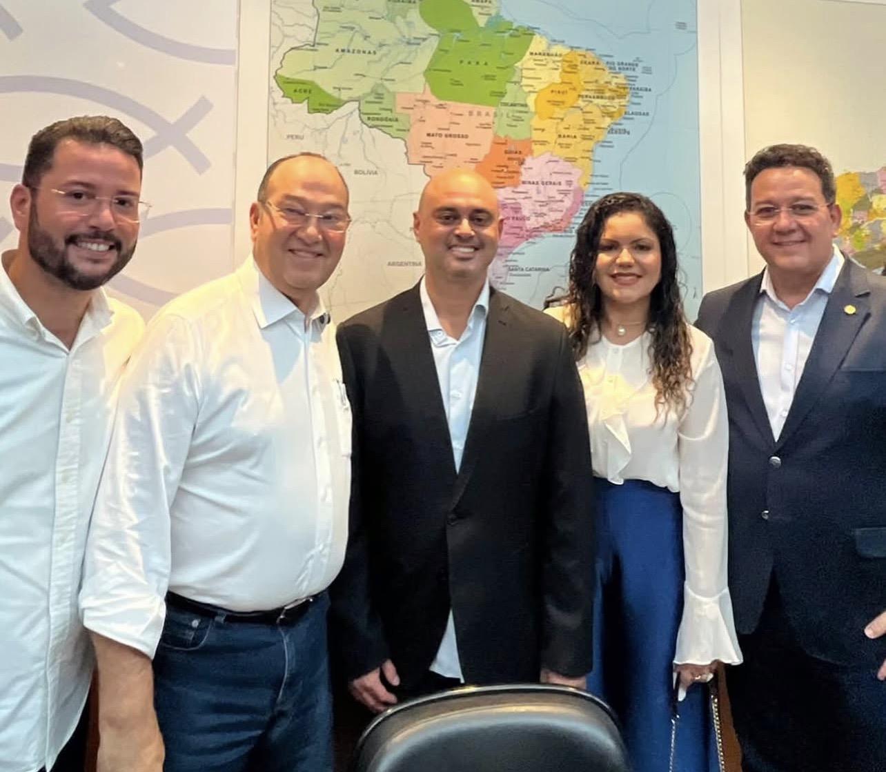 Lívia Medeiros e lideranças do Podemos