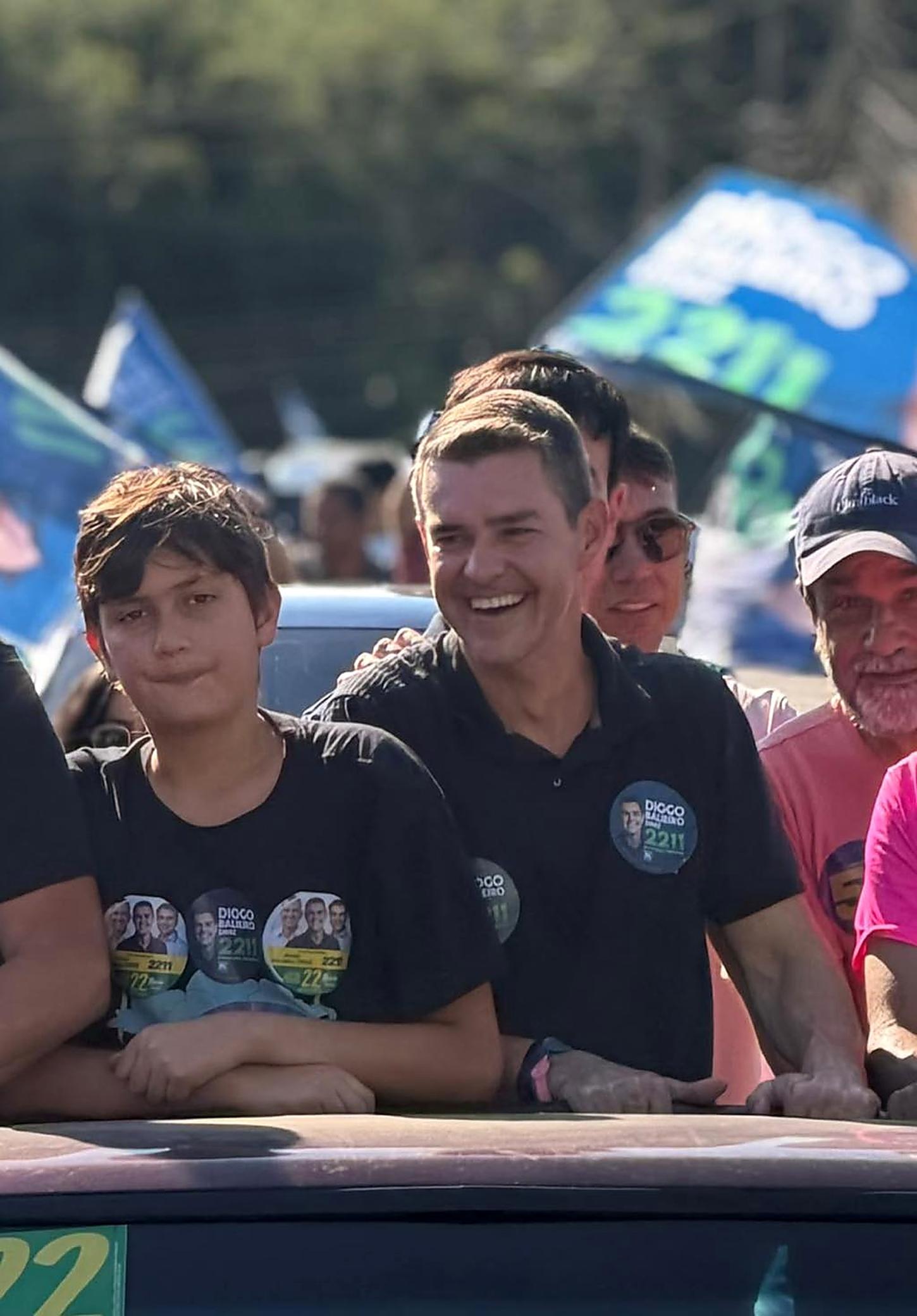 Carreata com centenas de veículos reforça reta final de Diogo Balieiro em Resende