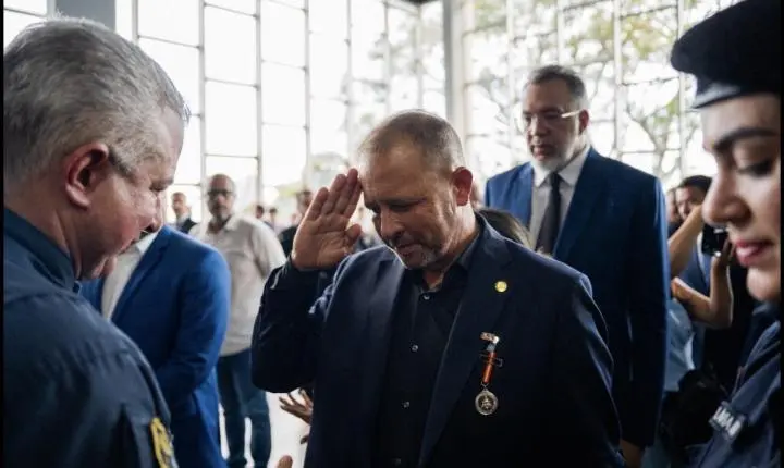 Presidente da Alerj recebe medalha do Bope durante cerimônia na capital 