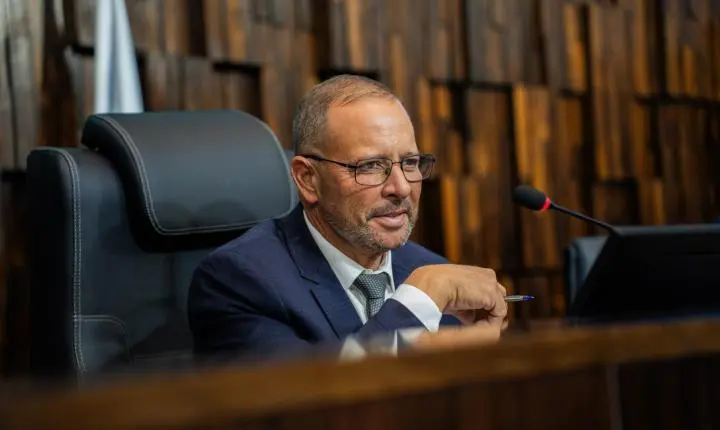 Projeto para proibir escolas de impedirem matrículas de alunos que usam fraldas avança na Alerj